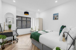 West London garden luxury apartment near elizabeth line